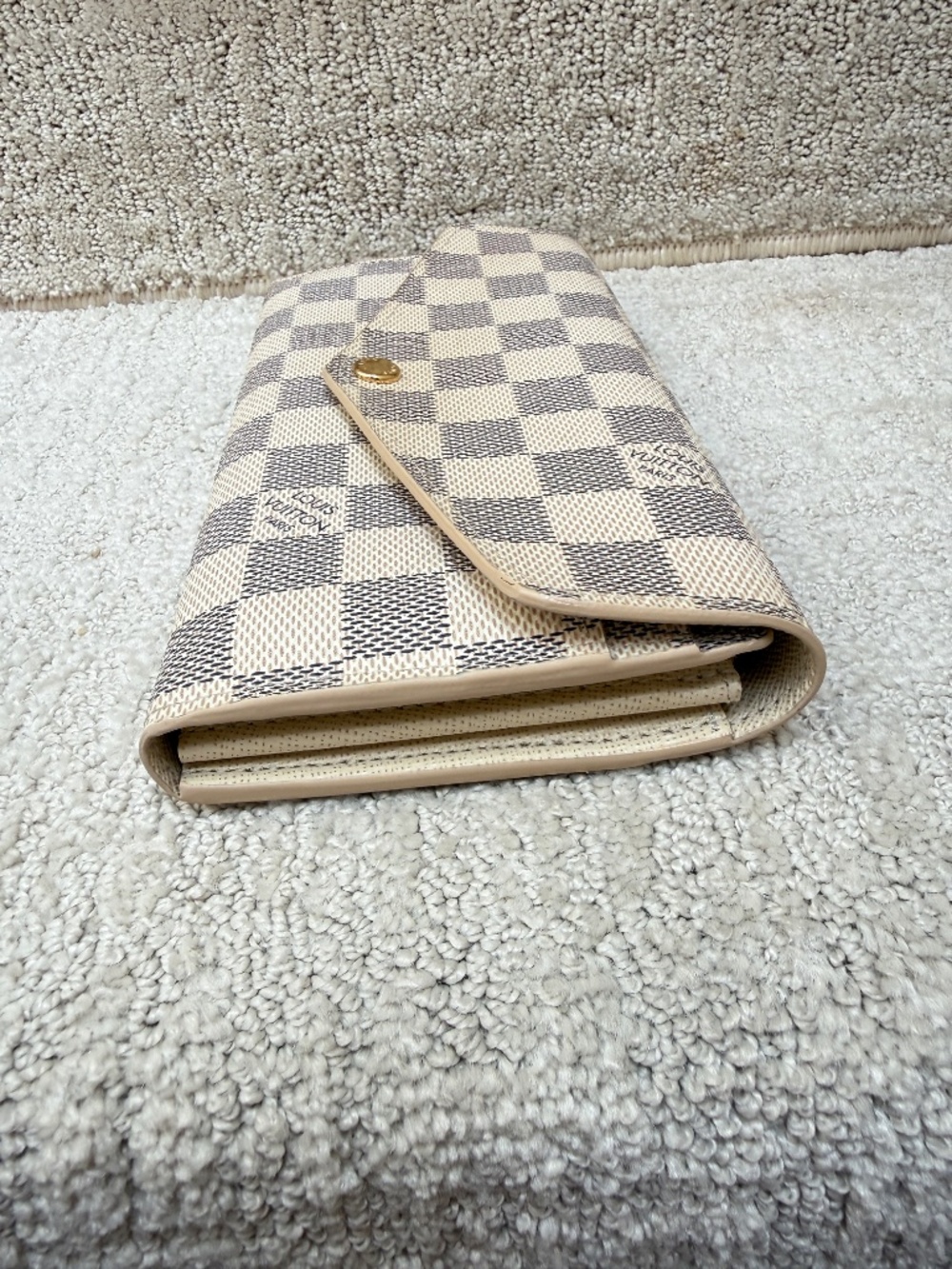 Louis Vuitton Sarah Wallet in Damier Azur - Picture 6 of 9